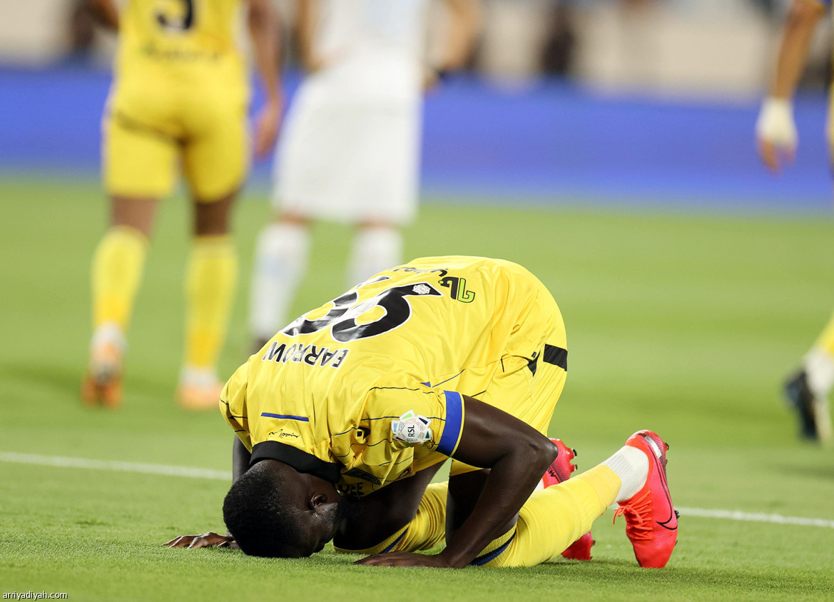 التعاون ينهض