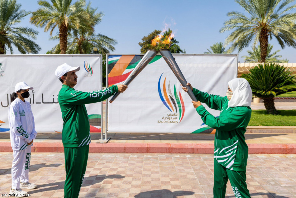 أمير  تبوك يتسلم شعلة «الألعاب السعودية 2023»