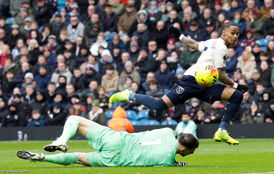 برينتفورد يقلبها على نيوكاسل.. وفيلا يتعثر بالتعادل