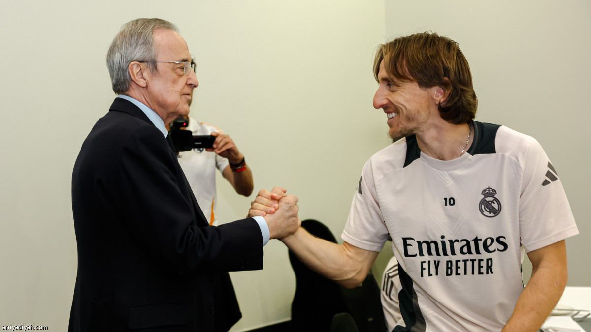 بيريز في المعسكر