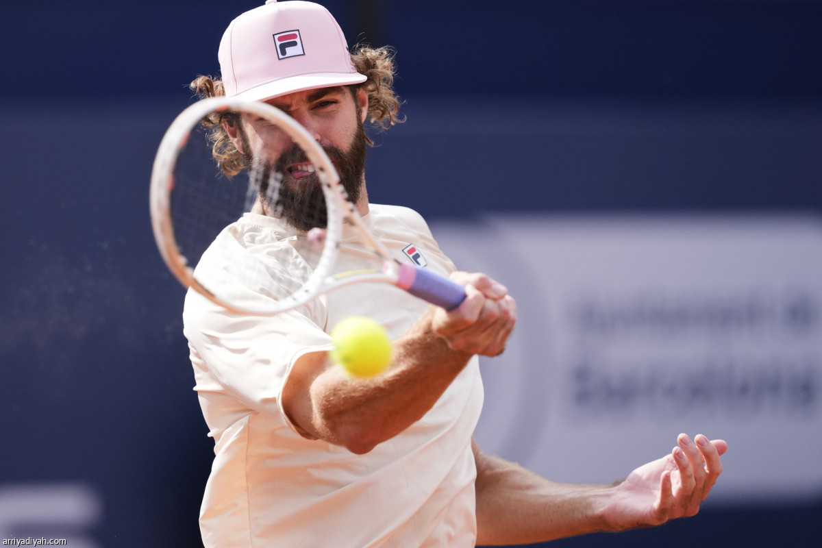 المصنف الثالث يعبر