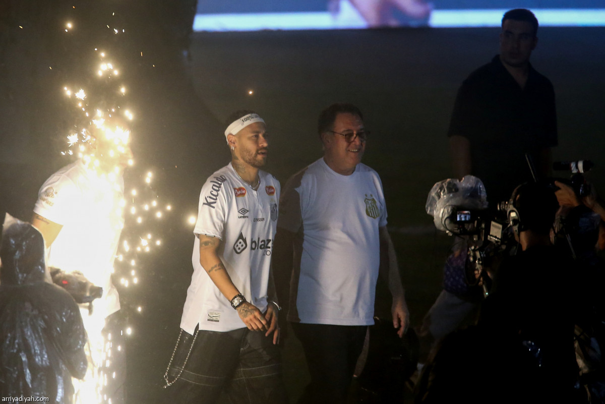 نيمار يُقبل الشعار