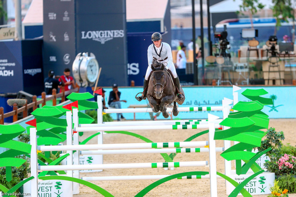 أرضية «أرينا».. 
التكلفة مليون ريال