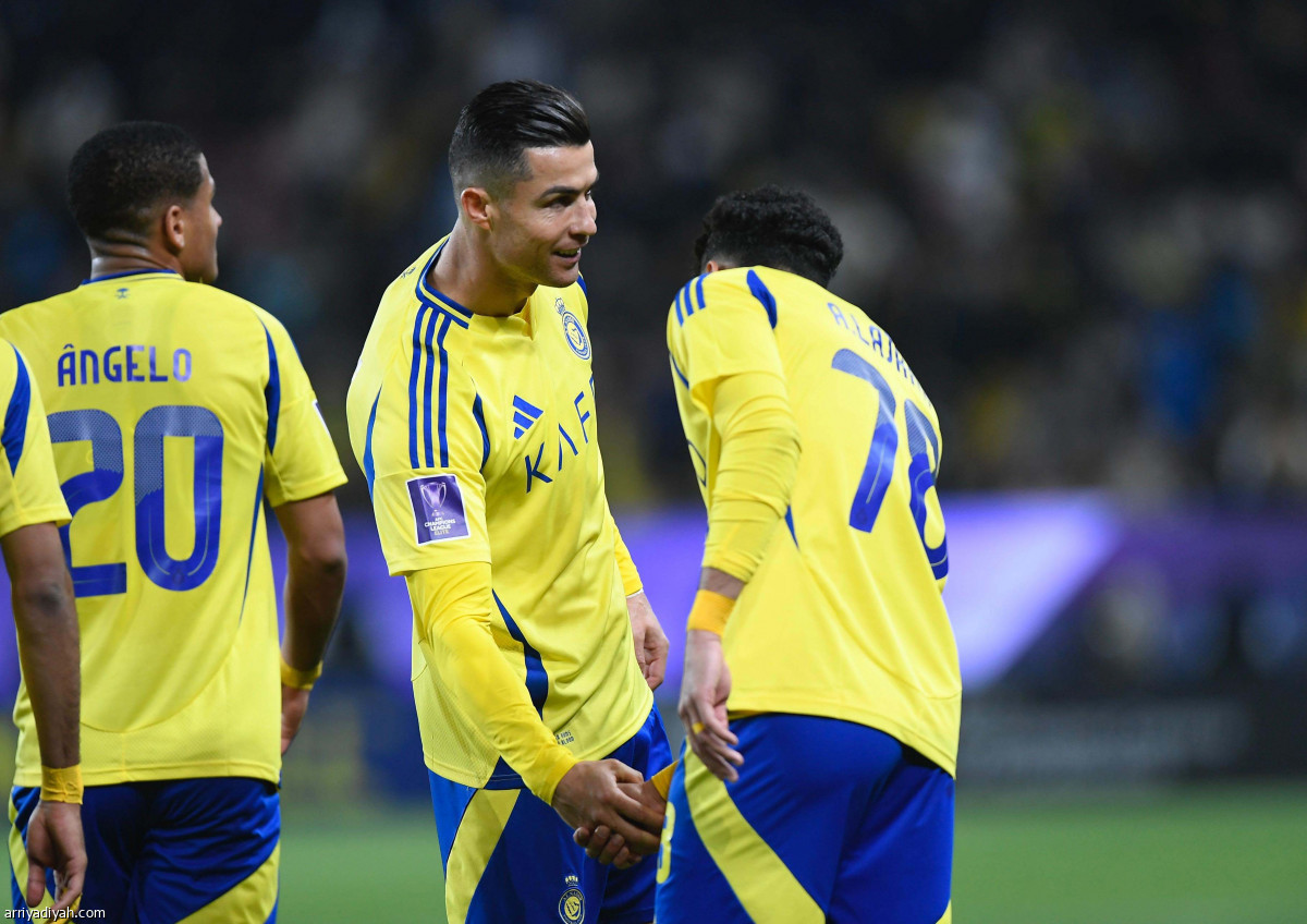 النصر يستعرض