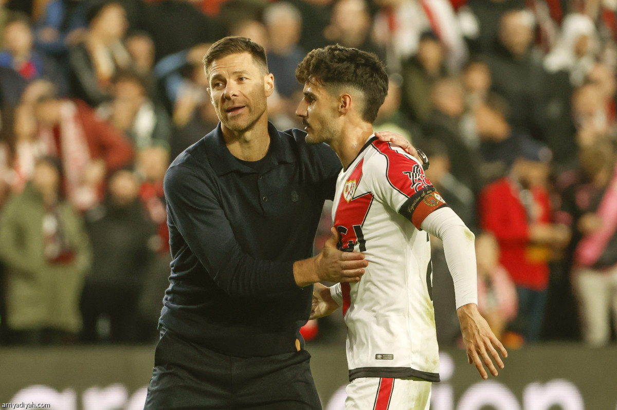 الريال يتعثر