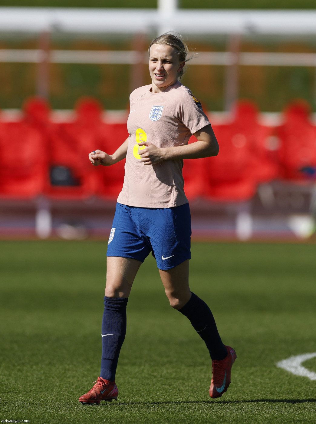 سيدات الإنجليز يتأهبن