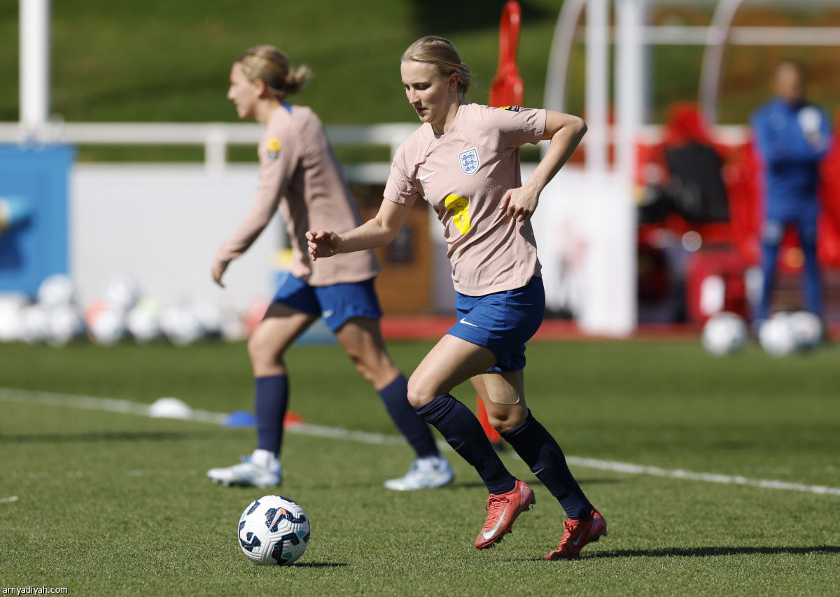 سيدات الإنجليز يتأهبن