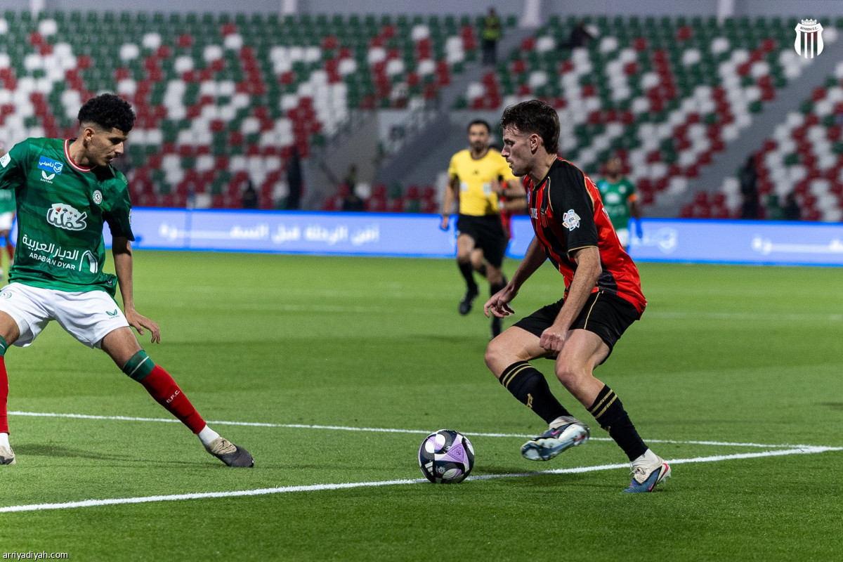 الرياض يعود وينتصر