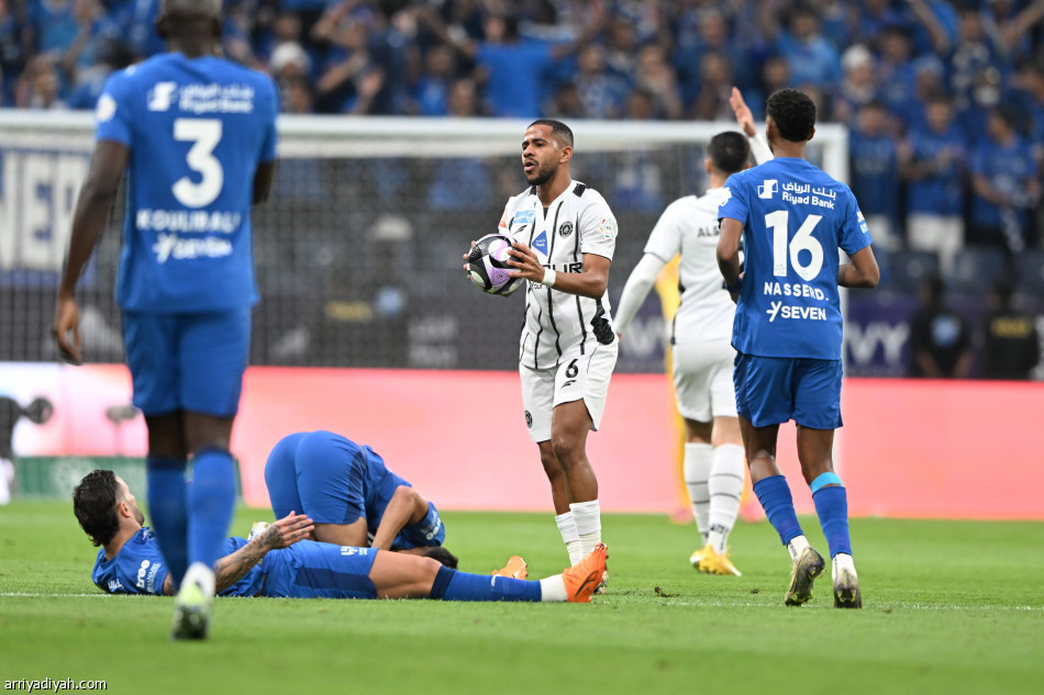 الهلال لا يتوقف