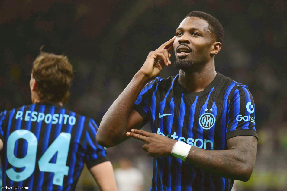 إنتر يعاقب كالياري بثلاثية.. ويلامس اللقب