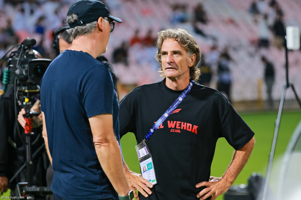 رغم الطرد.. كارينيو يوجّه