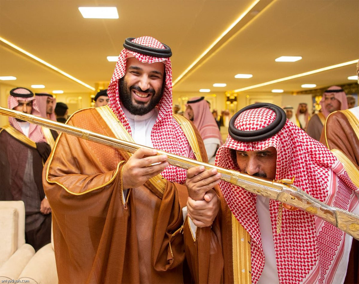 ولي العهد يرعى سباق الهجن