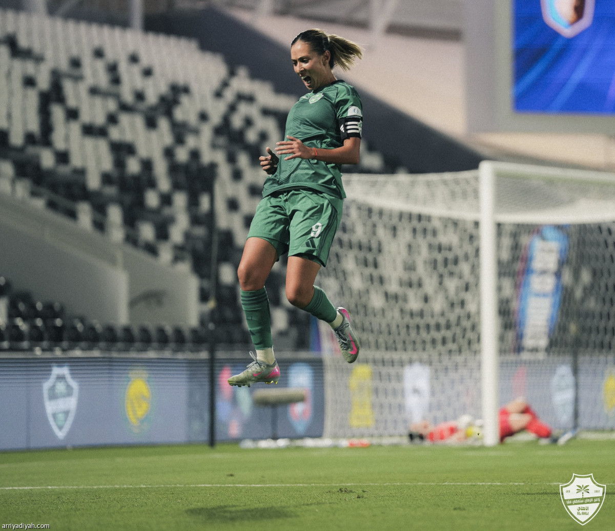 الأهلي إلى نهائي السوبر