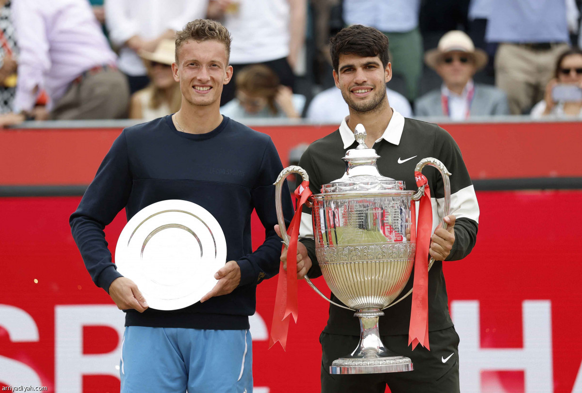 ألكاراز يسيطر