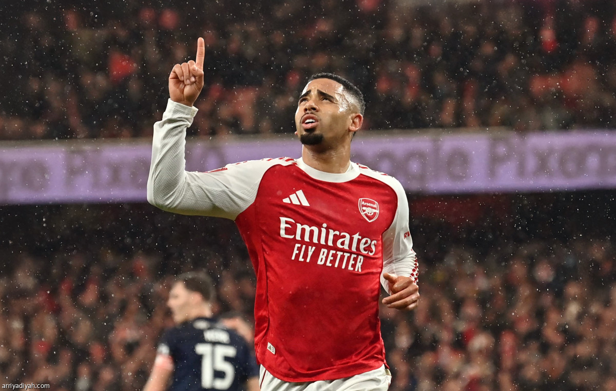 أرسنال يعبر