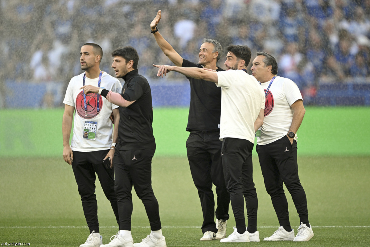 أليانز أرينا يبدأ الحفل