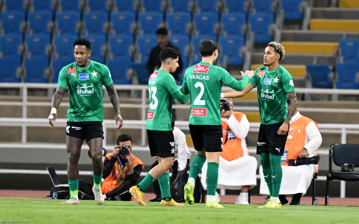 الهلال يرد بالأربعة