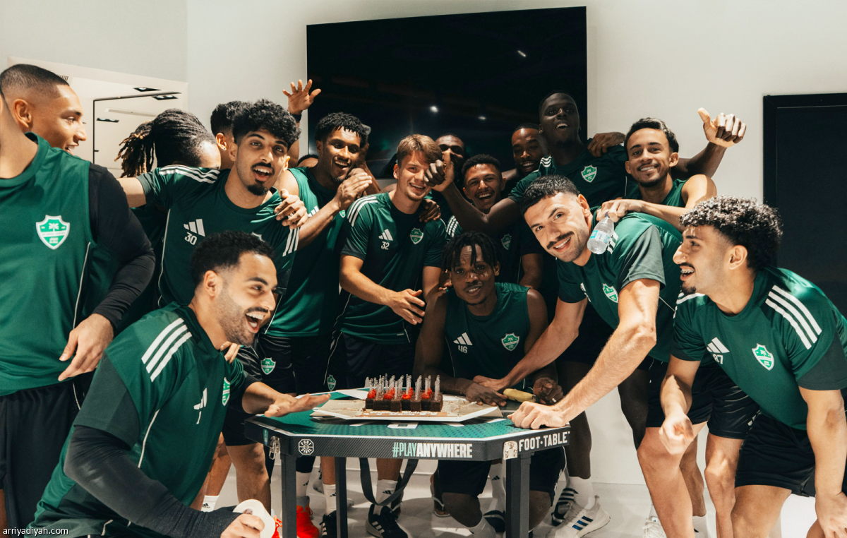 الأهلي يعود