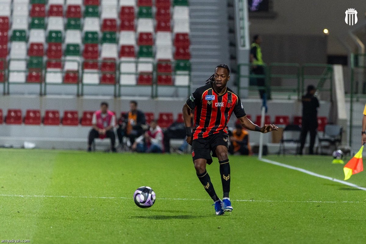 الرياض يعود وينتصر