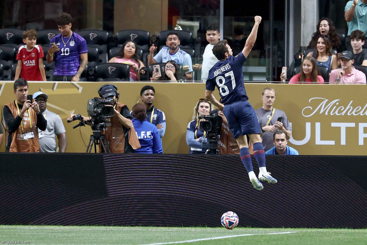 استعراض باريسي