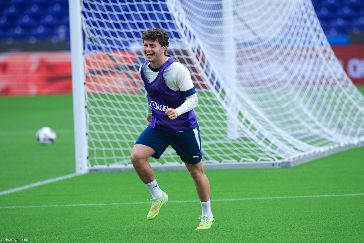 نيفيش يتقدم البرتغاليين